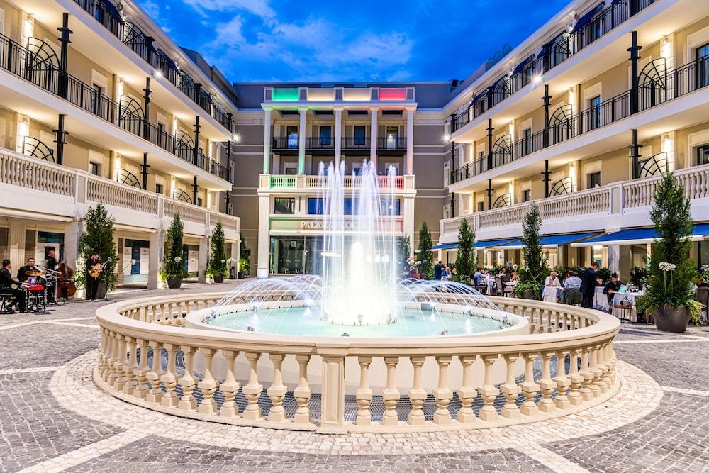 Hotel Palazzo Doglio Cagliari Exterior foto The central fountain