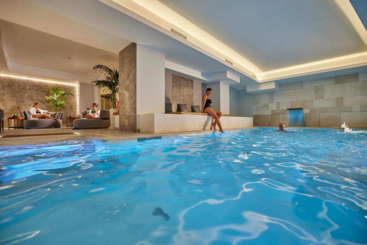 Hotel Palazzo Doglio Cagliari Exterior foto The swimming pool at the hotel