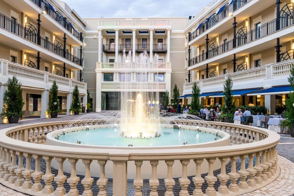 Hotel Palazzo Doglio Cagliari Exterior foto The Fontainebleau Hotel